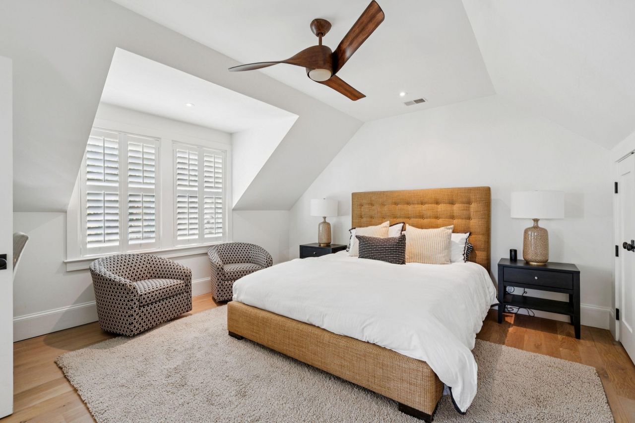 105 Friend Street Photo 42