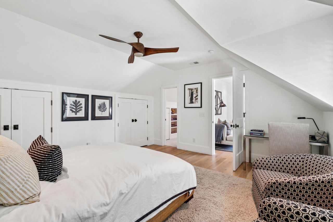 105 Friend Street Photo 43