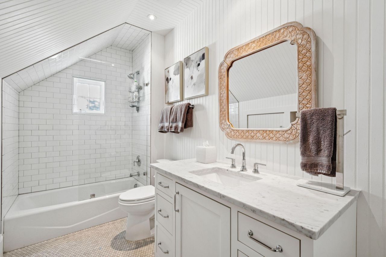 105 Friend Street Photo 44