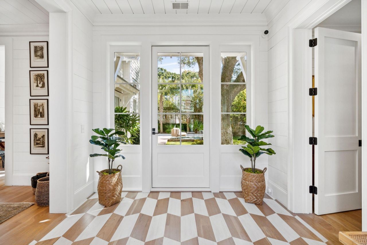 105 Friend Street Photo 5