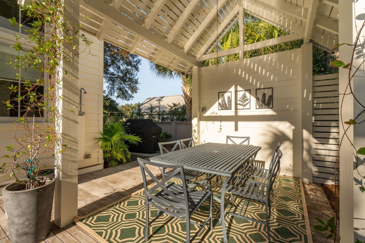 105 Friend Street Photo 54