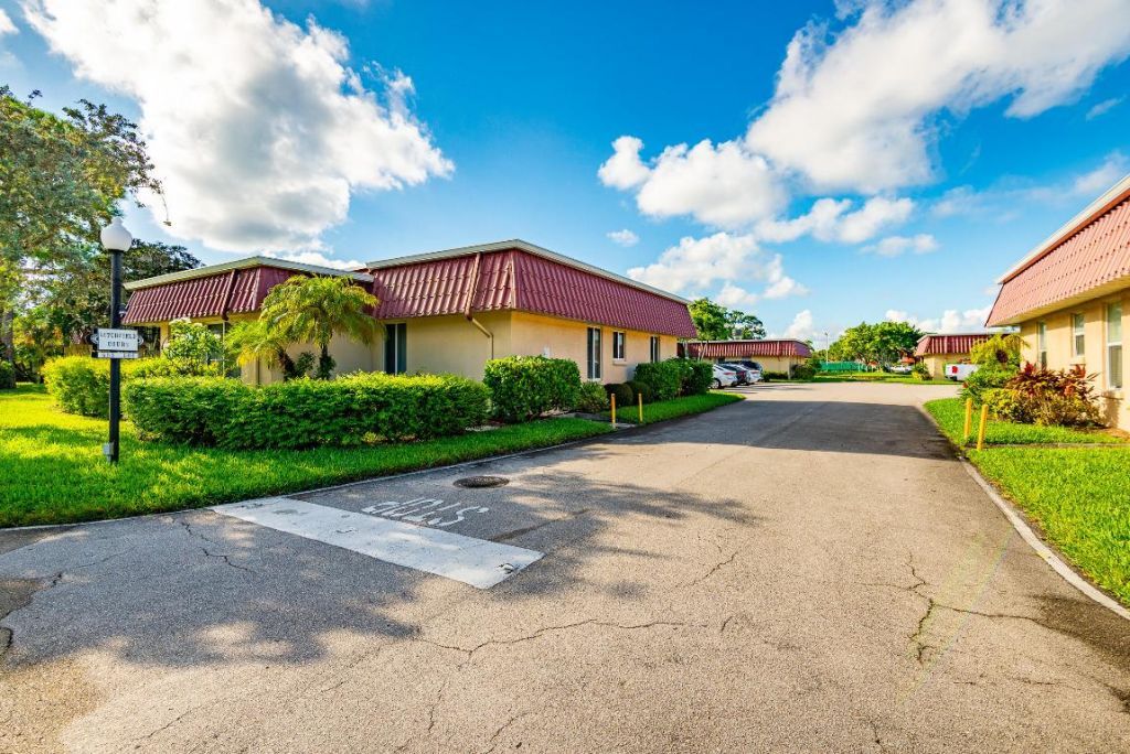 604 Laconia Circle, Lake Worth, FL 33467 Photo