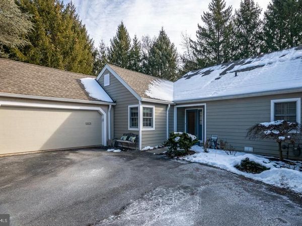 1979 MEADOW LANE, WYOMISSING, PA 19610