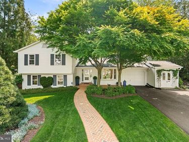 8527 PAPPAS WAY, ANNANDALE, VA 22003