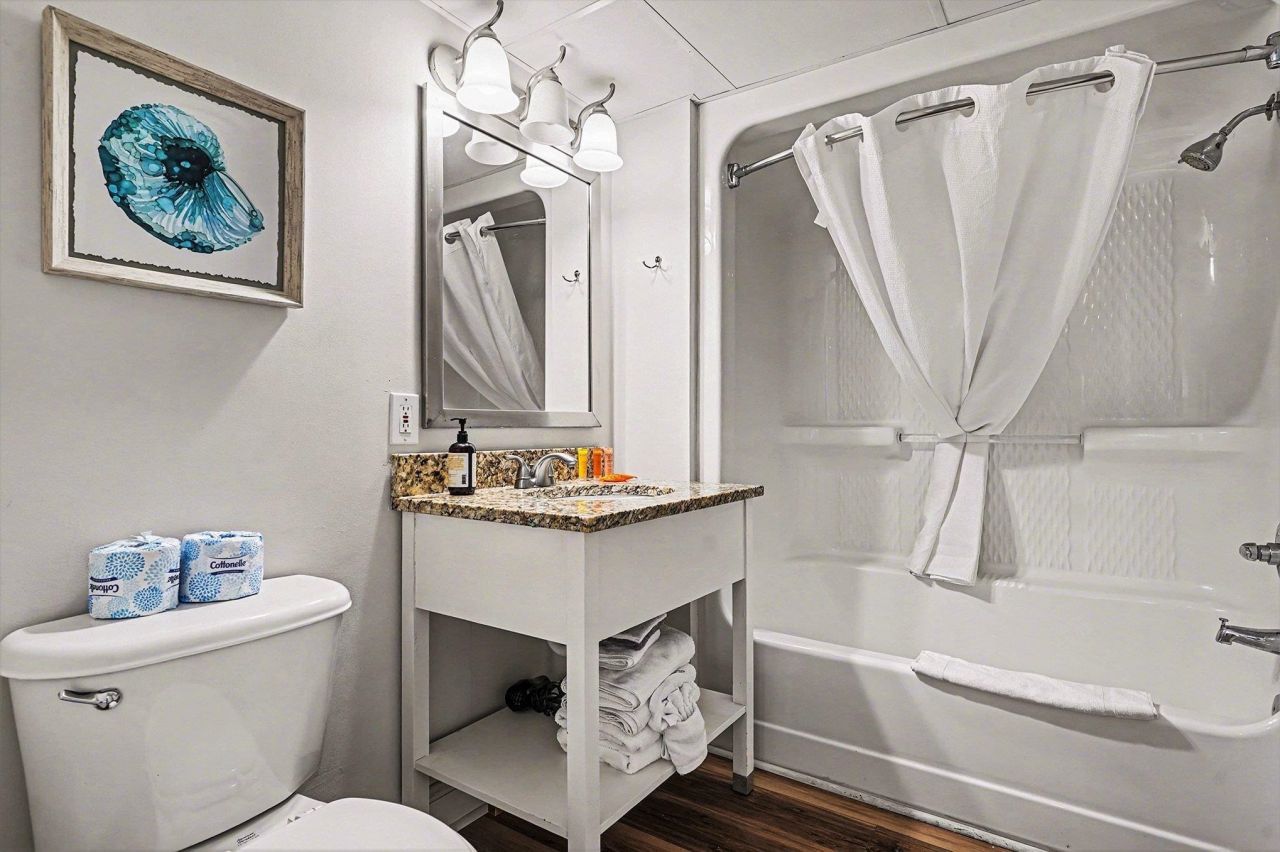 2000 N Ocean Blvd. Photo 20