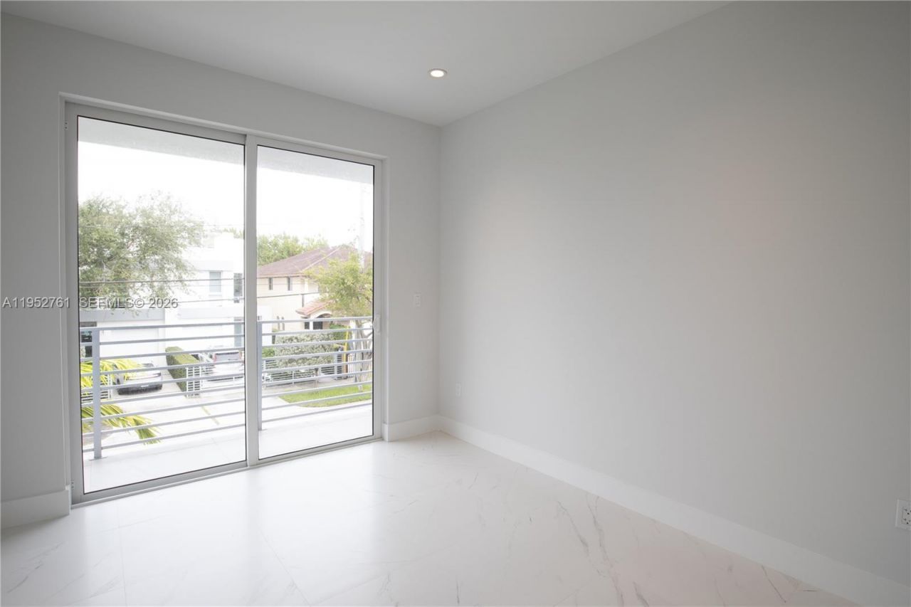 3374 Day Ave, Unit #B, Miami, FL 33133 Photo