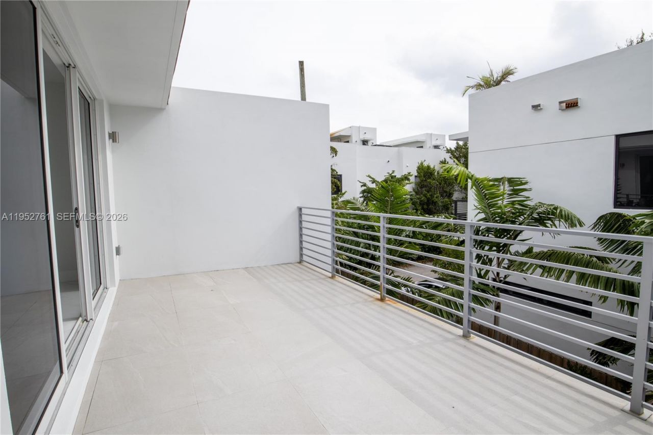 3374 Day Ave, Unit #B, Miami, FL 33133 Photo