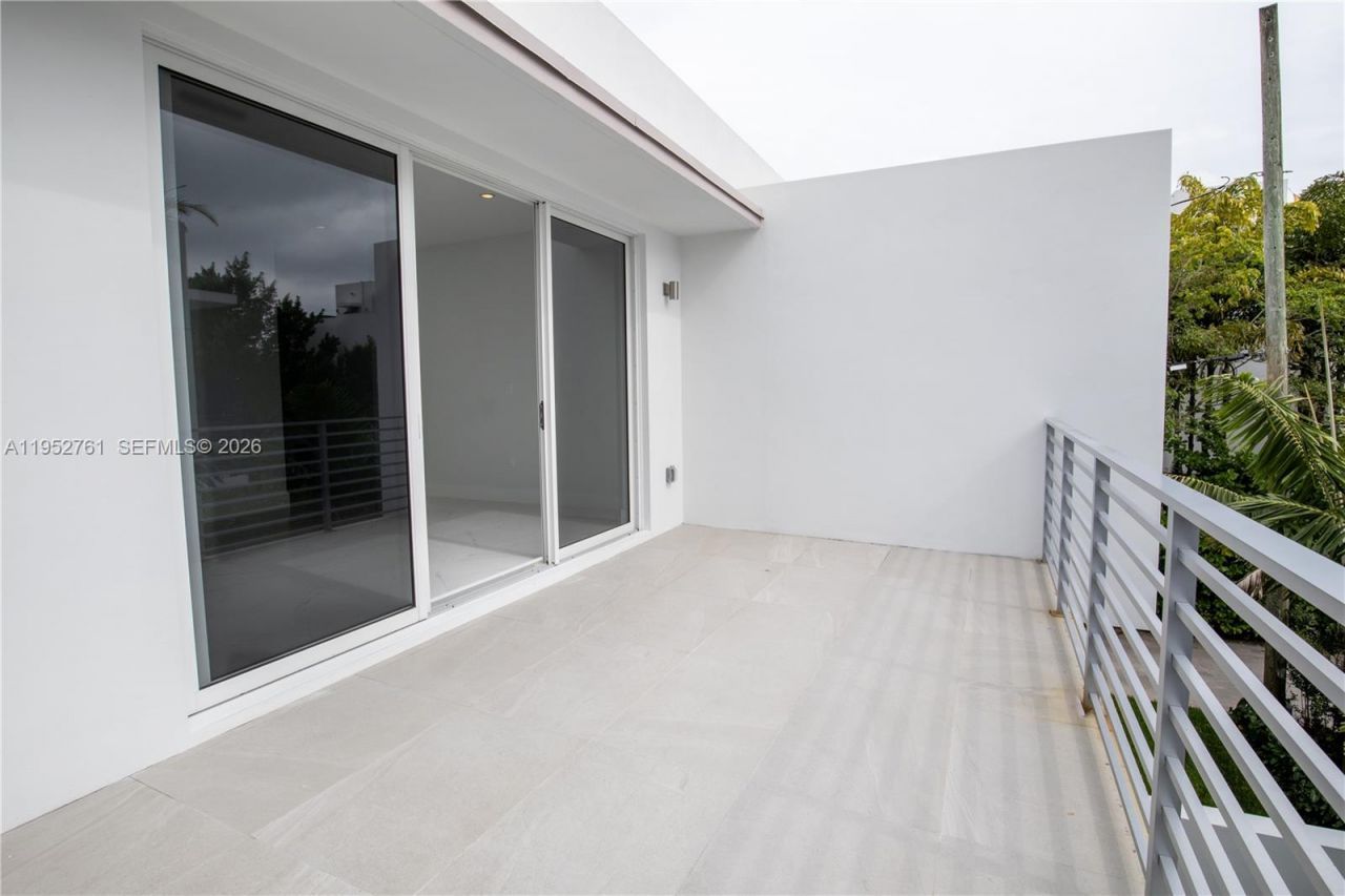 3374 Day Ave, Unit #B, Miami, FL 33133 Photo