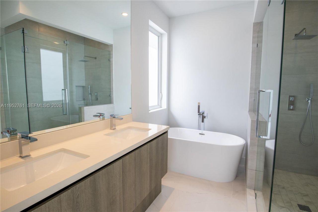 3374 Day Ave, Unit #B, Miami, FL 33133 Photo