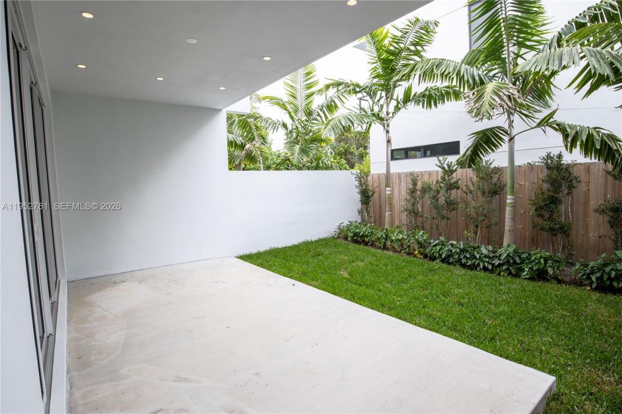 3374 Day Ave, Unit #B, Miami, FL 33133 Photo