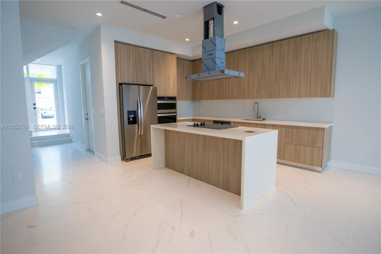 3374 Day Ave, Unit #B, Miami, FL 33133 Photo