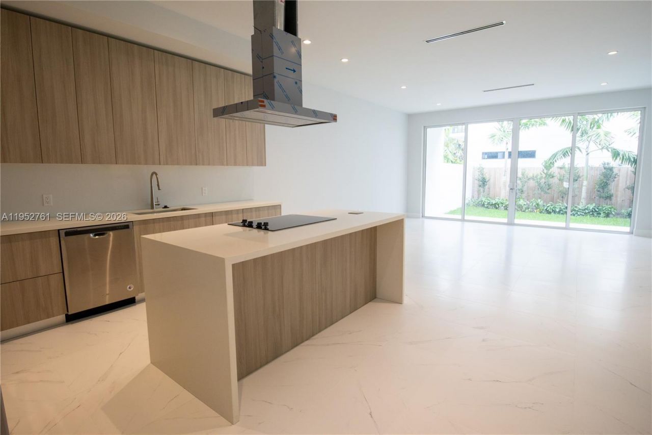 3374 Day Ave, Unit #B, Miami, FL 33133 Photo