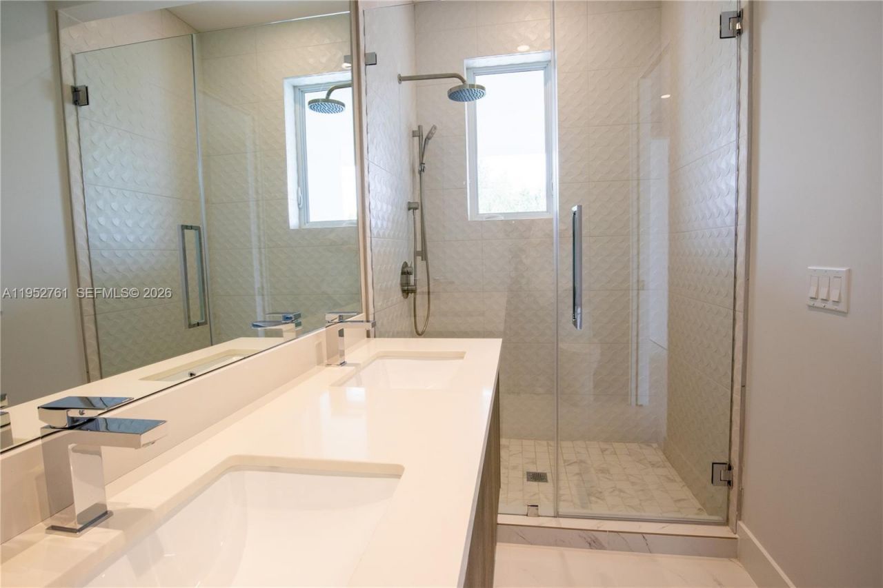 3374 Day Ave, Unit #B, Miami, FL 33133 Photo