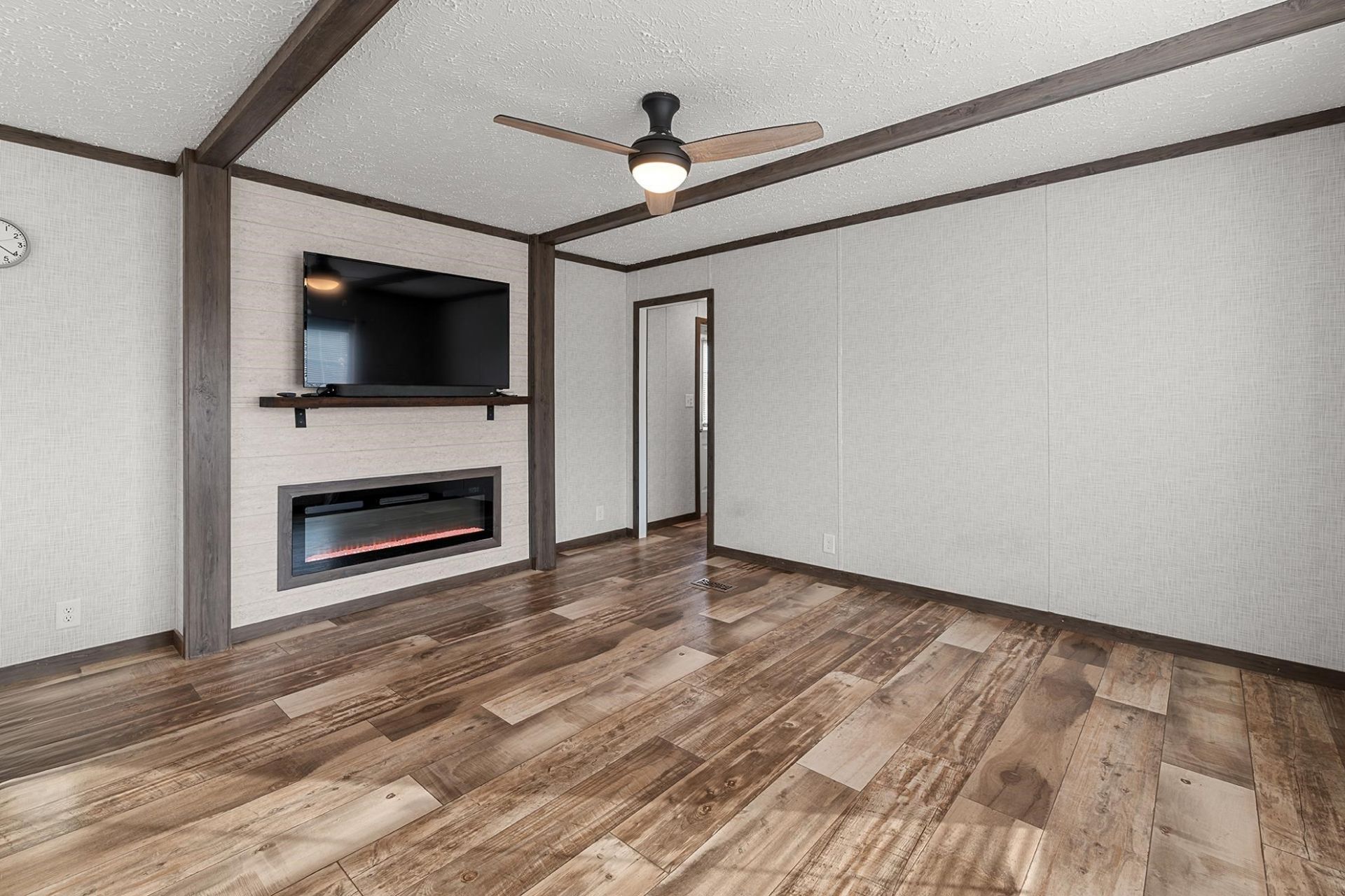 315 Hangar Ct. Photo 14
