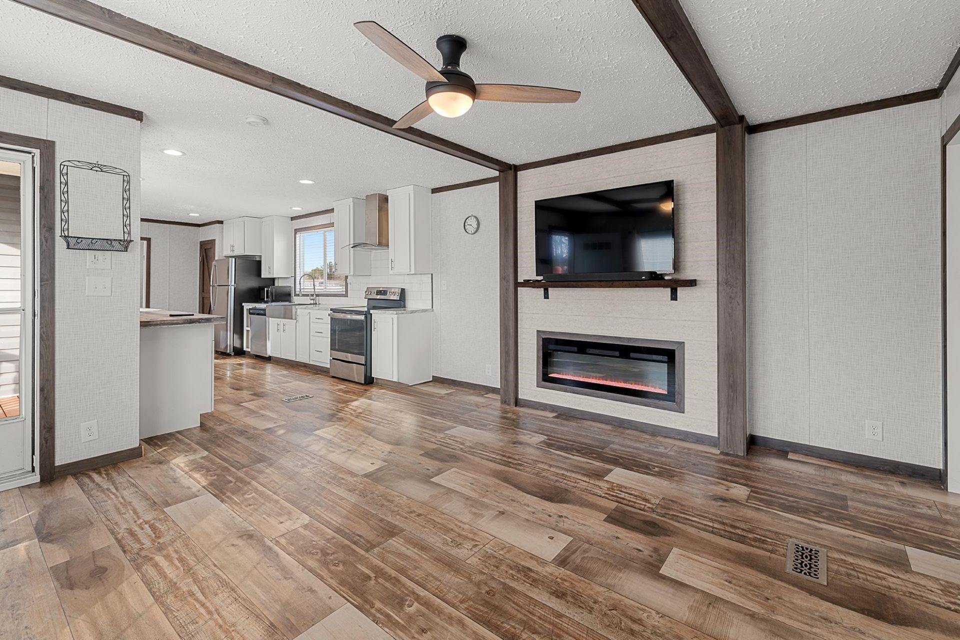 315 Hangar Ct. Photo 16