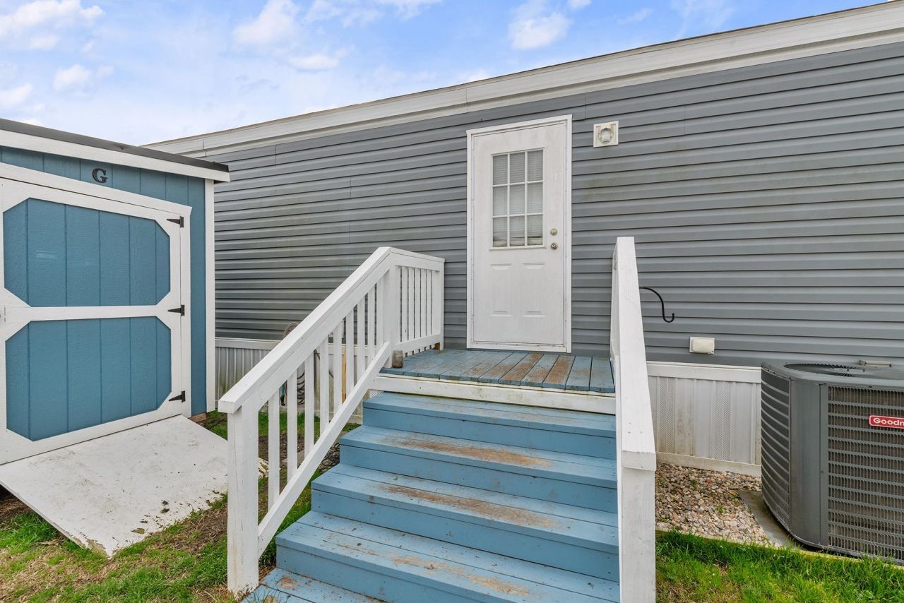 315 Hangar Ct. Photo 31