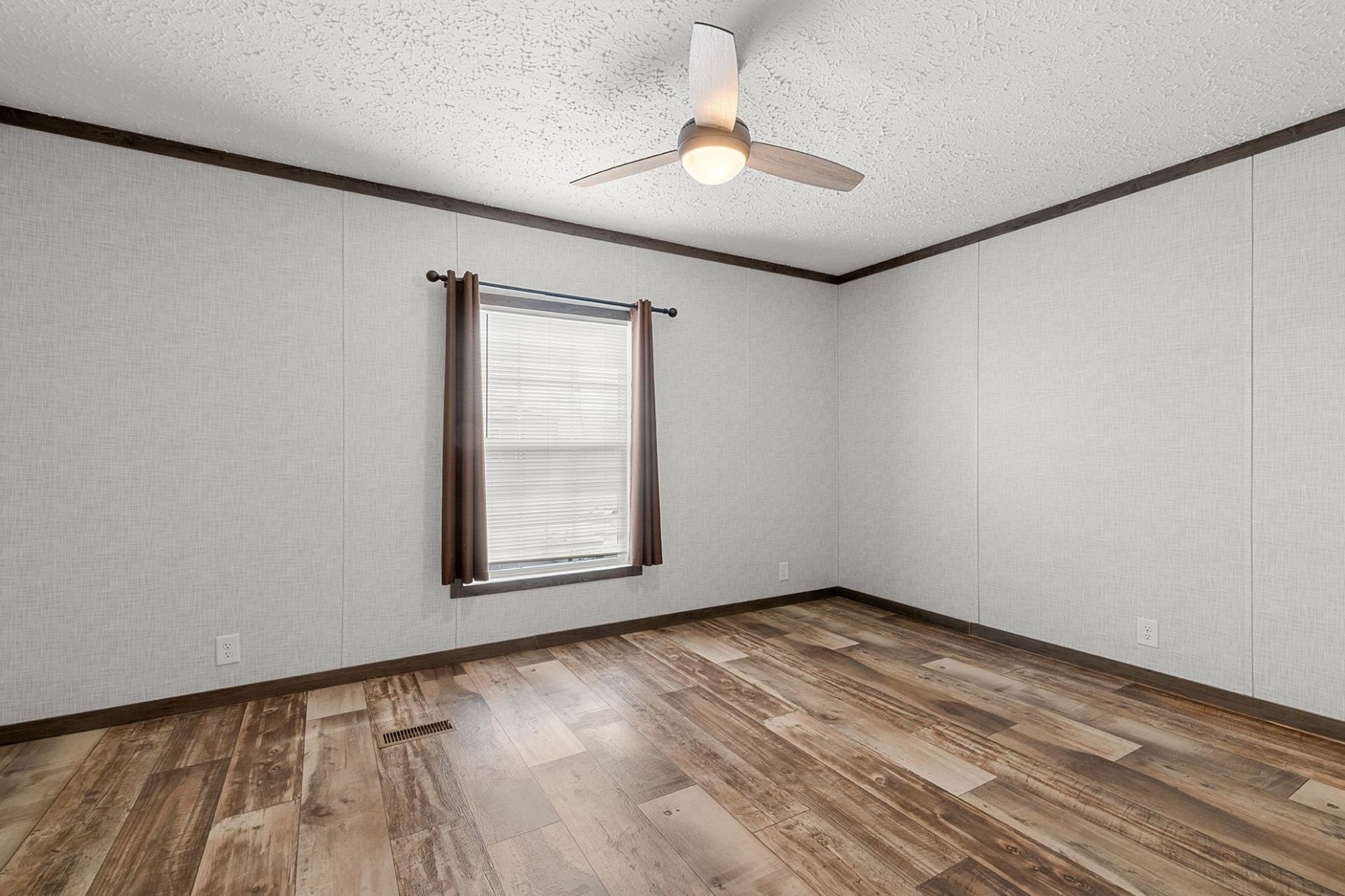 315 Hangar Ct. Photo 34