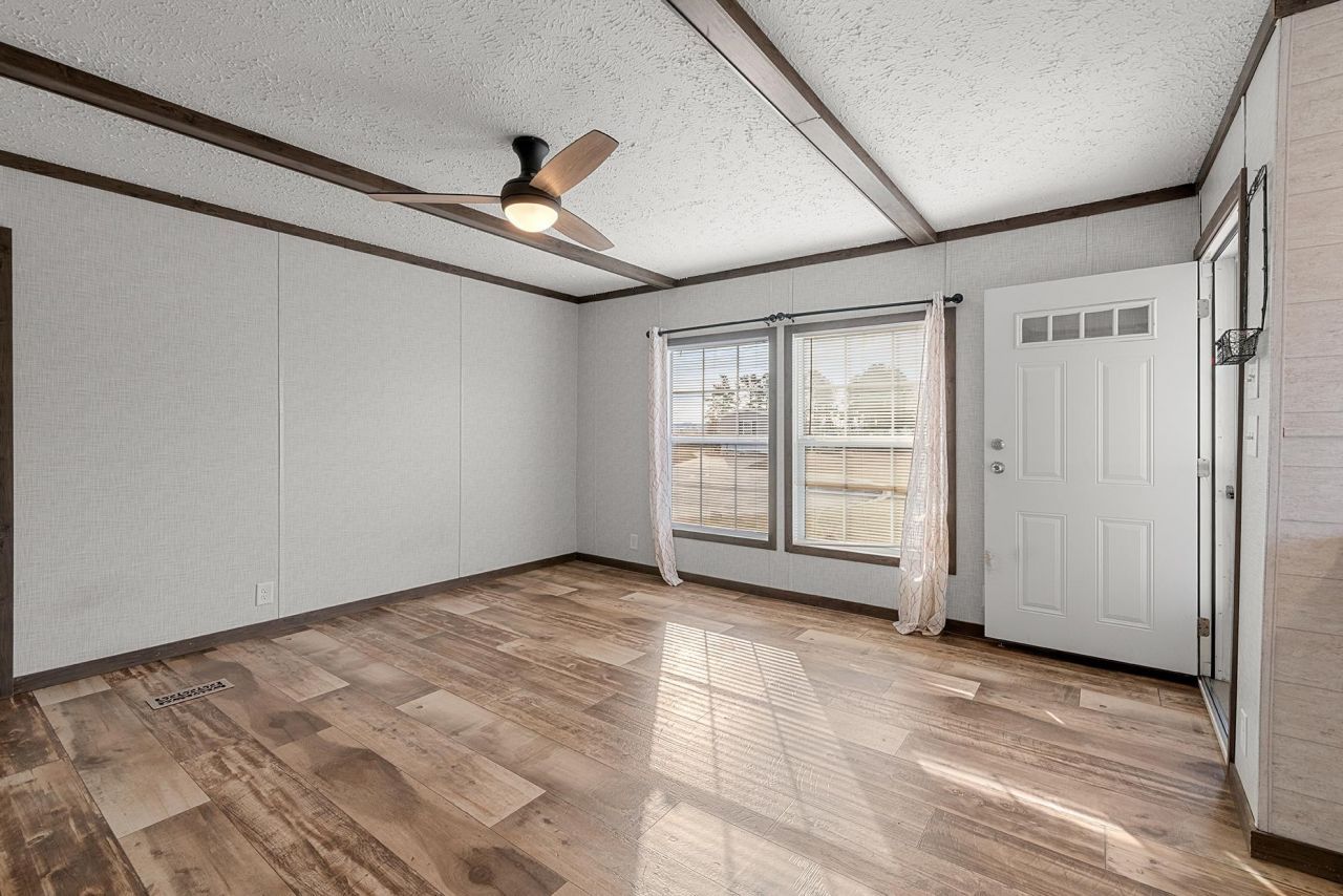 315 Hangar Ct. Photo 7