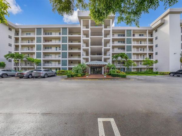 2850 N Palm Aire Dr, Unit 104, Pompano Beach, FL 33069