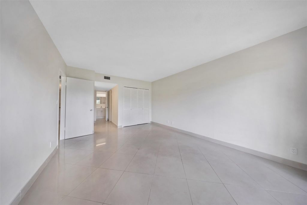 2850 N Palm Aire Drive, Unit 104, Pompano Beach, FL 33069 Photo