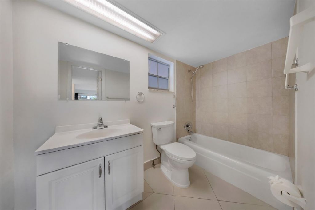2850 N Palm Aire Drive, Unit 104, Pompano Beach, FL 33069 Photo