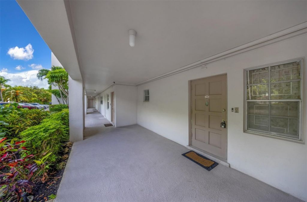2850 N Palm Aire Drive, Unit 104, Pompano Beach, FL 33069 Photo