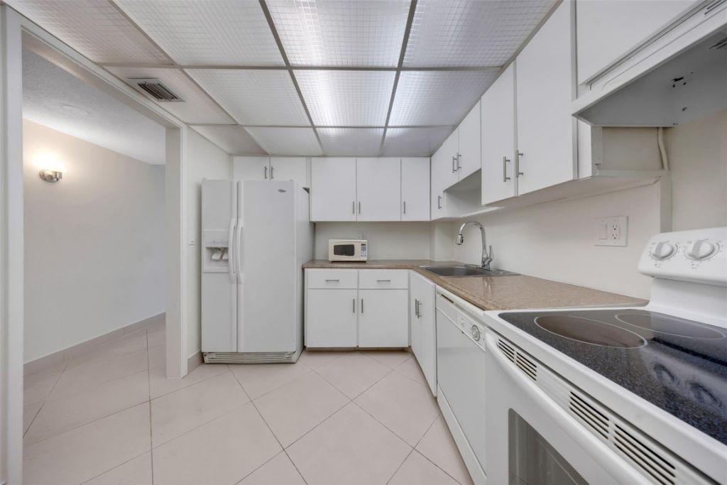 2850 N Palm Aire Drive, Unit 104, Pompano Beach, FL 33069 Photo
