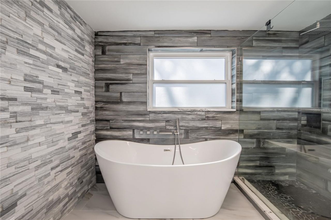 616 Highview Circle N, Brandon, FL 33510 Photo