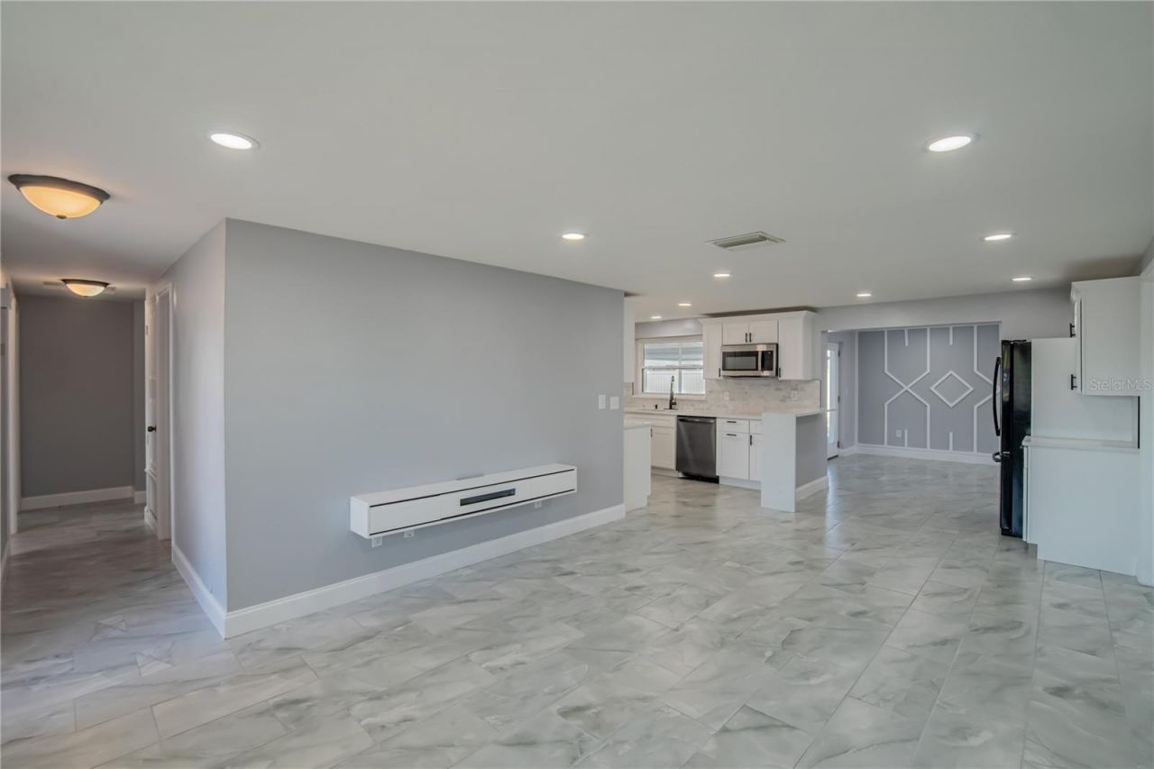 616 Highview Circle N, Brandon, FL 33510 Photo