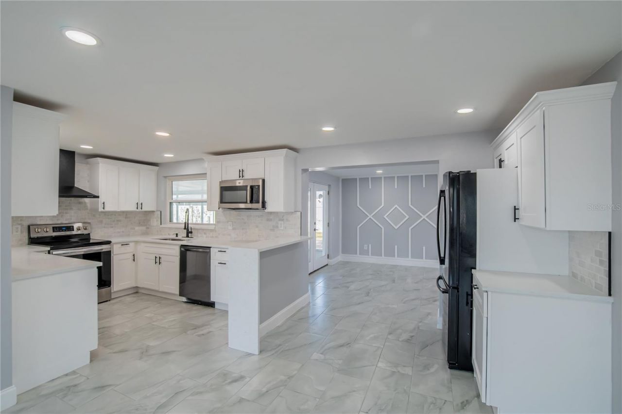 616 Highview Circle N, Brandon, FL 33510 Photo