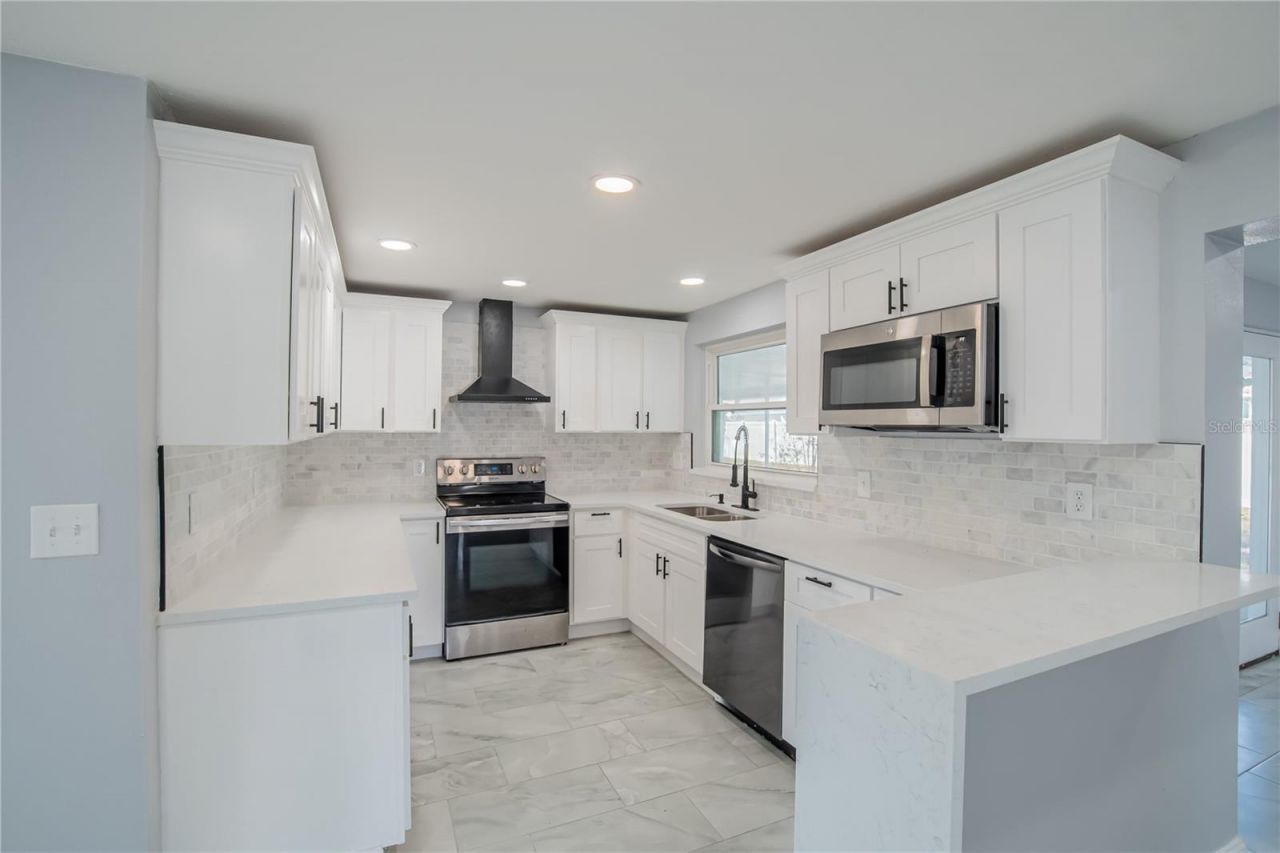 616 Highview Circle N, Brandon, FL 33510 Photo