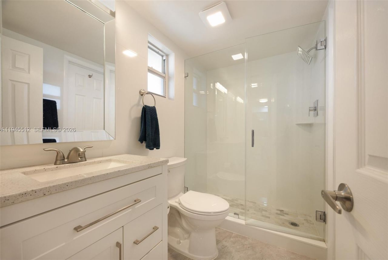 1893 S Ocean Dr, Unit 810, Hallandale Beach, FL 33009 Photo