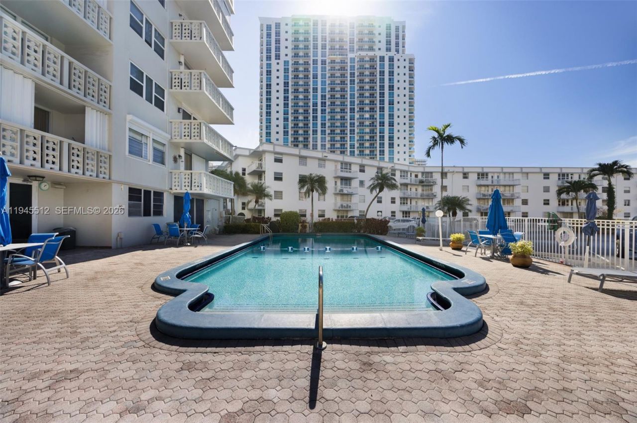 1893 S Ocean Dr, Unit 810, Hallandale Beach, FL 33009 Photo