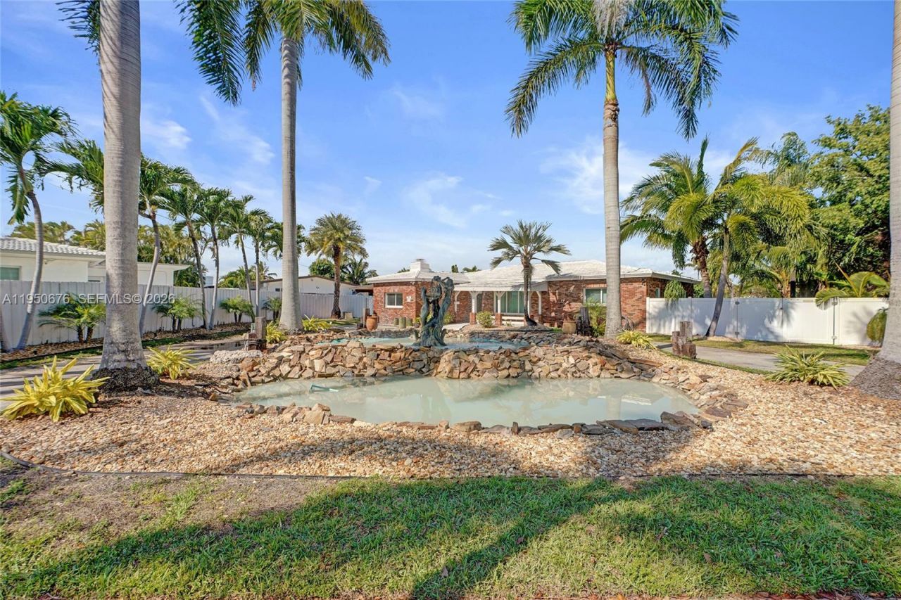 1995 N Hibiscus Dr, North Miami, FL 33181 Photo