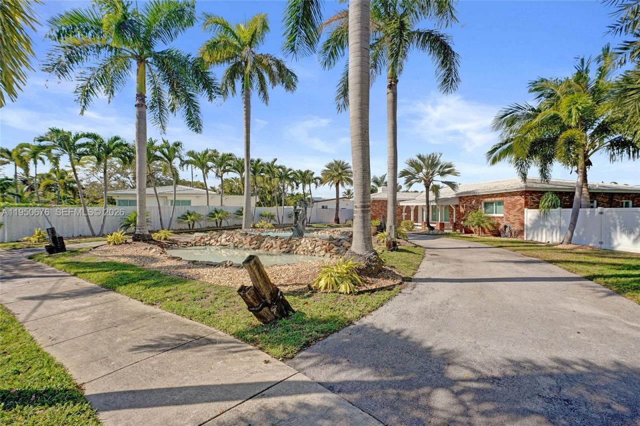 1995 N Hibiscus Dr, North Miami, FL 33181 Photo