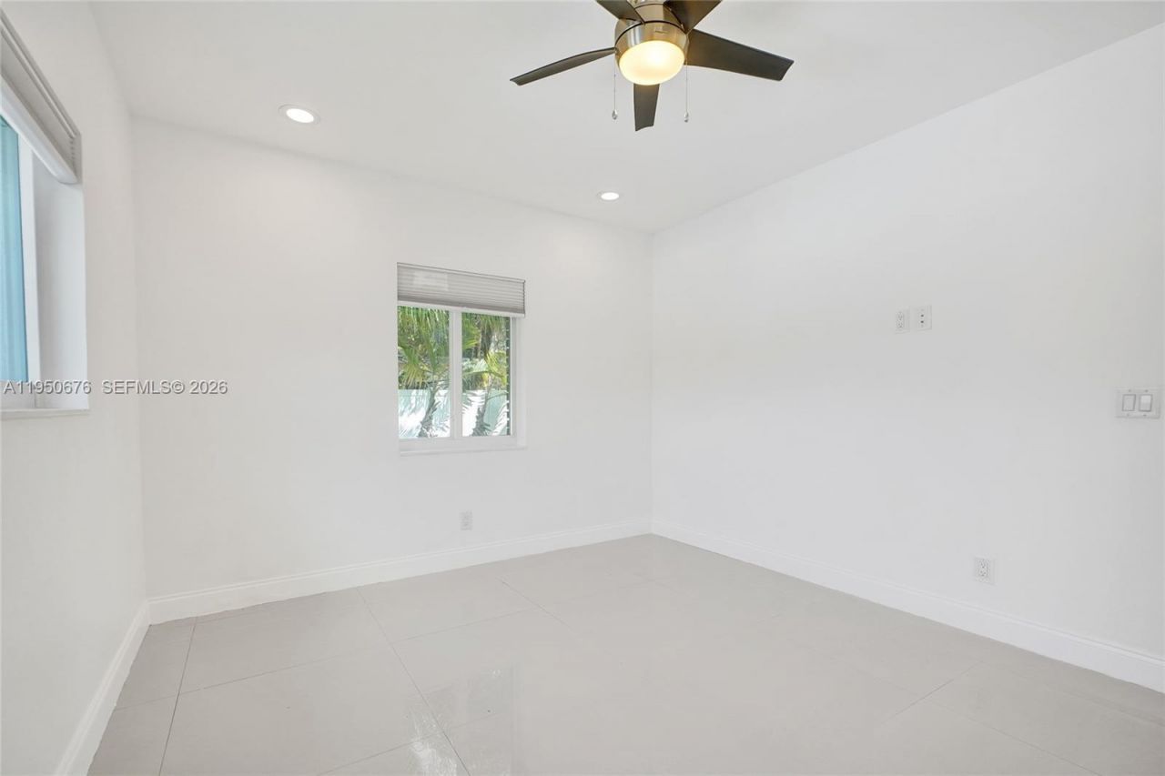 1995 N Hibiscus Dr, North Miami, FL 33181 Photo