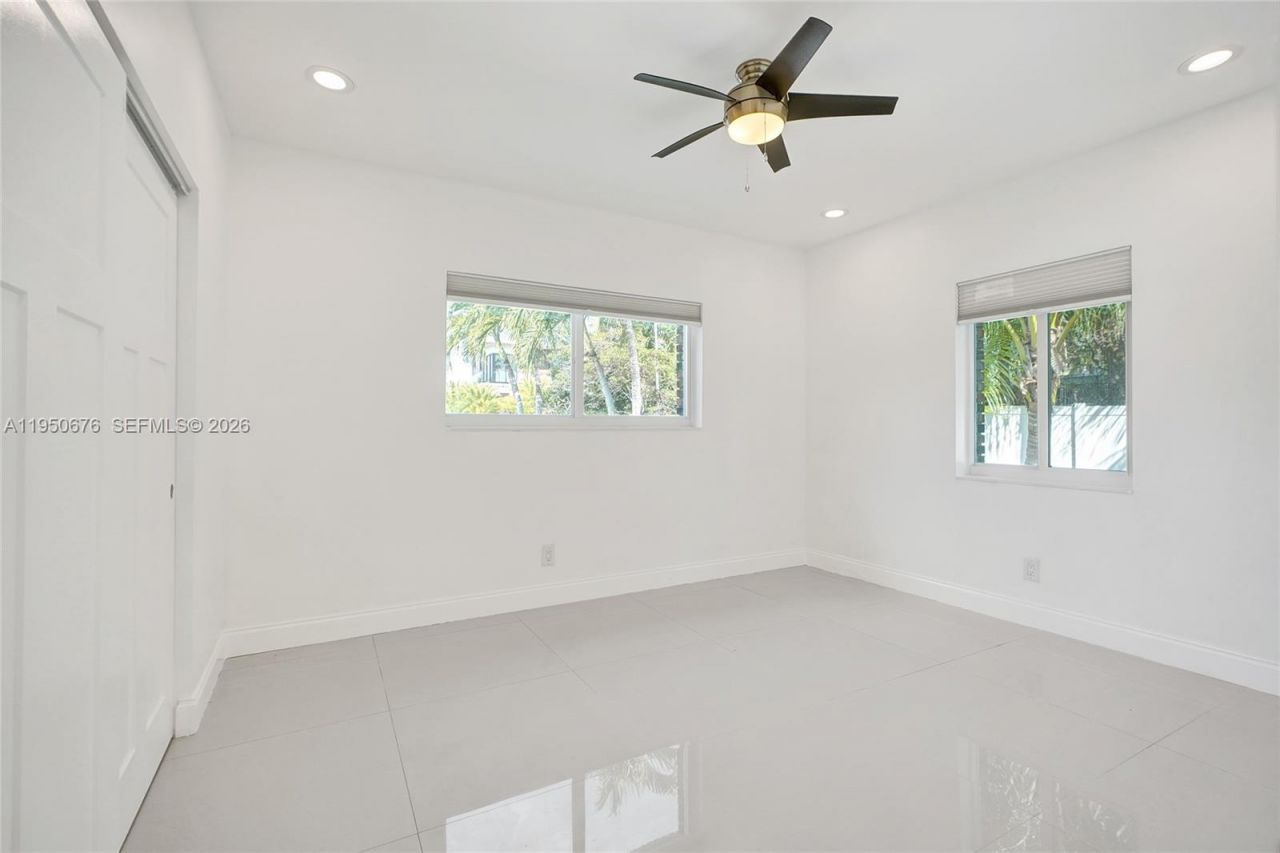 1995 N Hibiscus Dr, North Miami, FL 33181 Photo