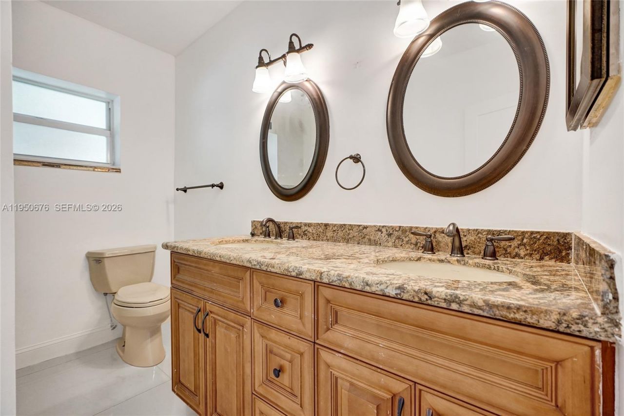 1995 N Hibiscus Dr, North Miami, FL 33181 Photo