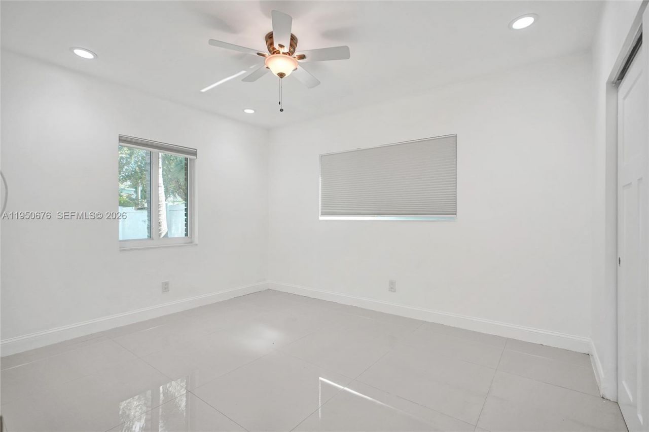 1995 N Hibiscus Dr, North Miami, FL 33181 Photo