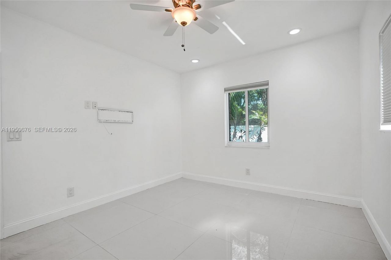 1995 N Hibiscus Dr, North Miami, FL 33181 Photo