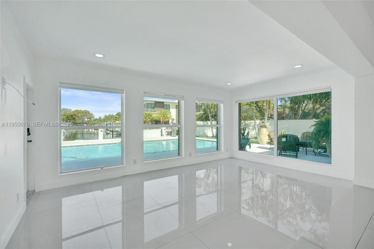 1995 N Hibiscus Dr, North Miami, FL 33181 Photo