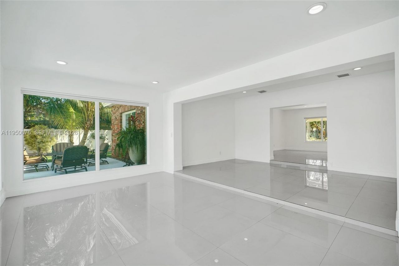 1995 N Hibiscus Dr, North Miami, FL 33181 Photo