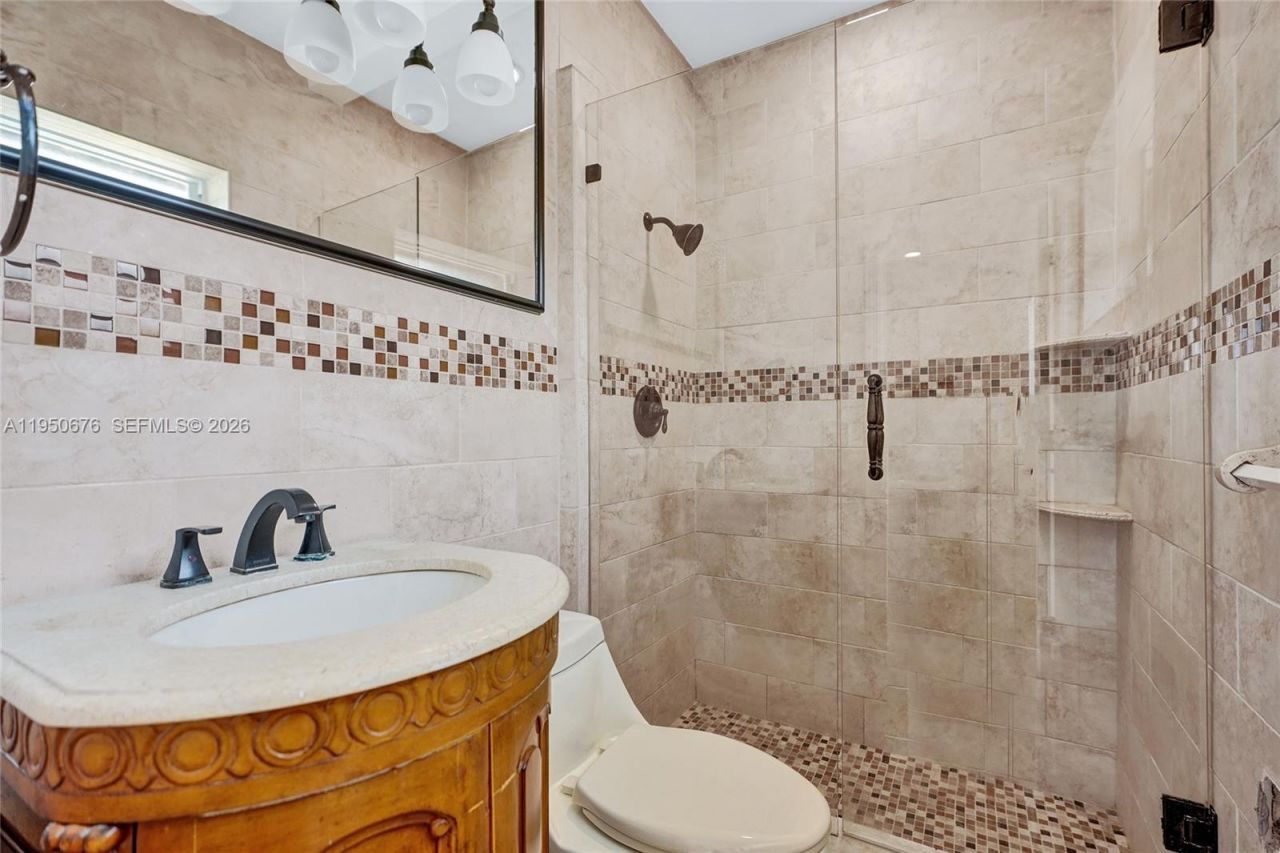 1995 N Hibiscus Dr, North Miami, FL 33181 Photo