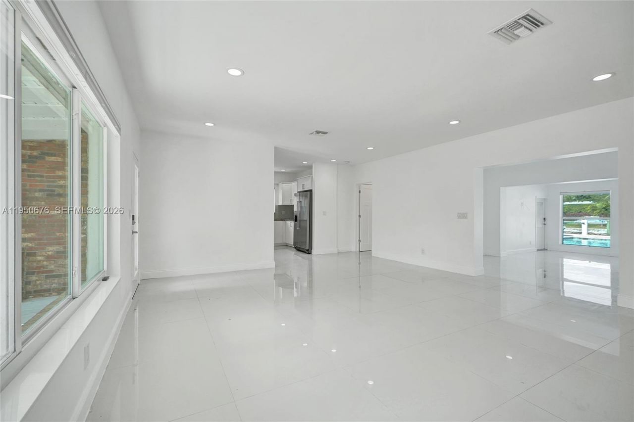 1995 N Hibiscus Dr, North Miami, FL 33181 Photo