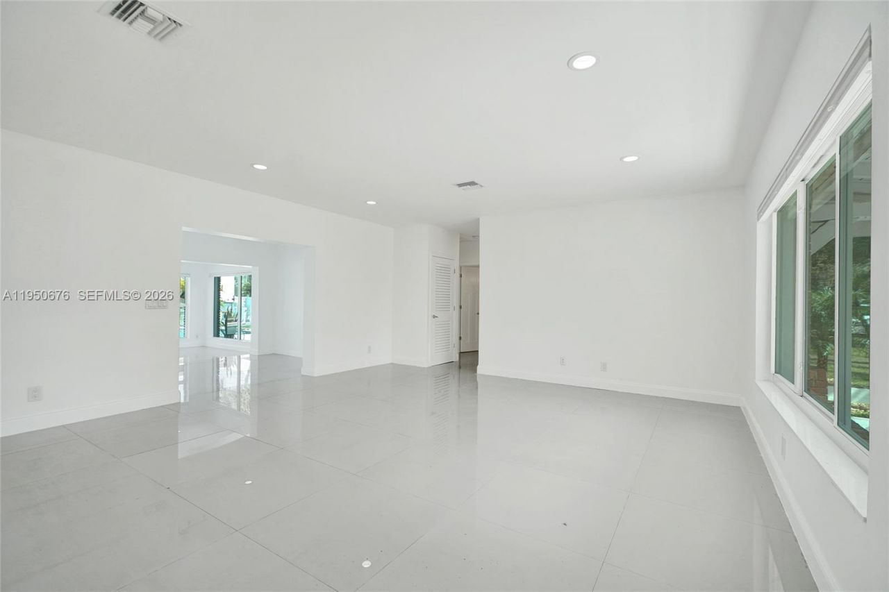 1995 N Hibiscus Dr, North Miami, FL 33181 Photo