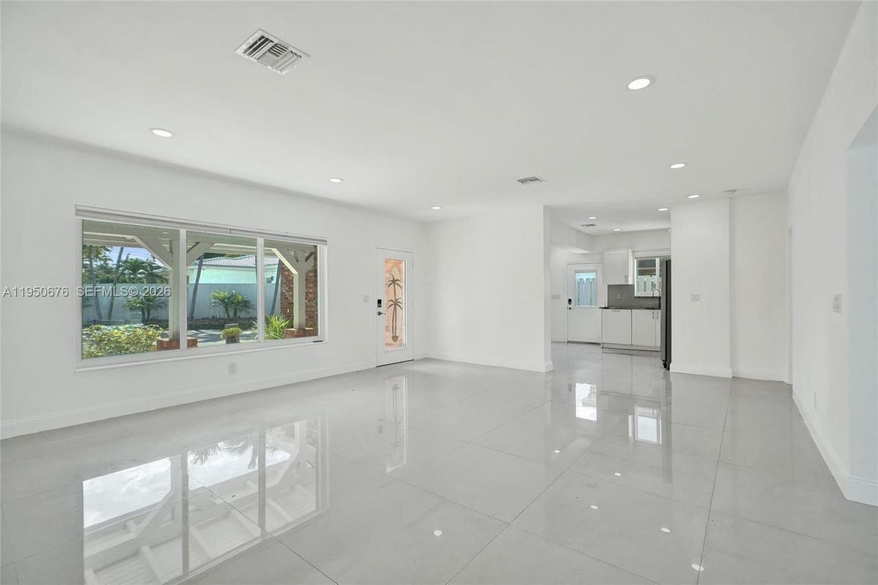 1995 N Hibiscus Dr, North Miami, FL 33181 Photo