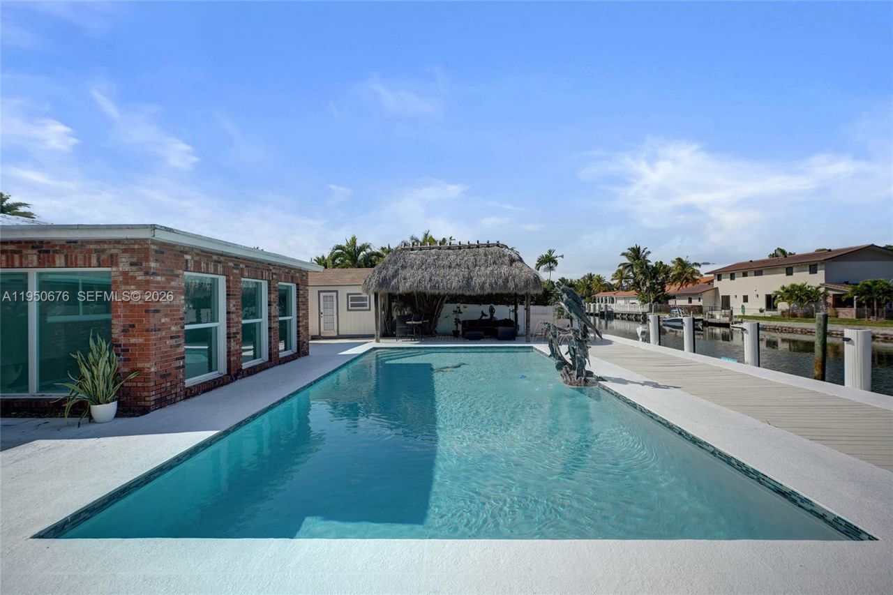 1995 N Hibiscus Dr, North Miami, FL 33181 Photo