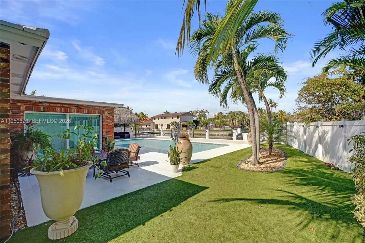 1995 N Hibiscus Dr, North Miami, FL 33181 Photo