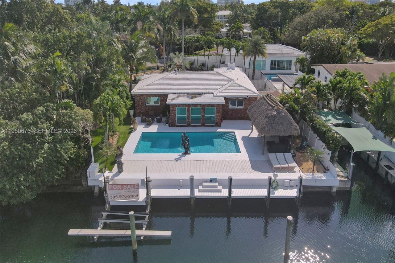 1995 N Hibiscus Dr, North Miami, FL 33181 Photo