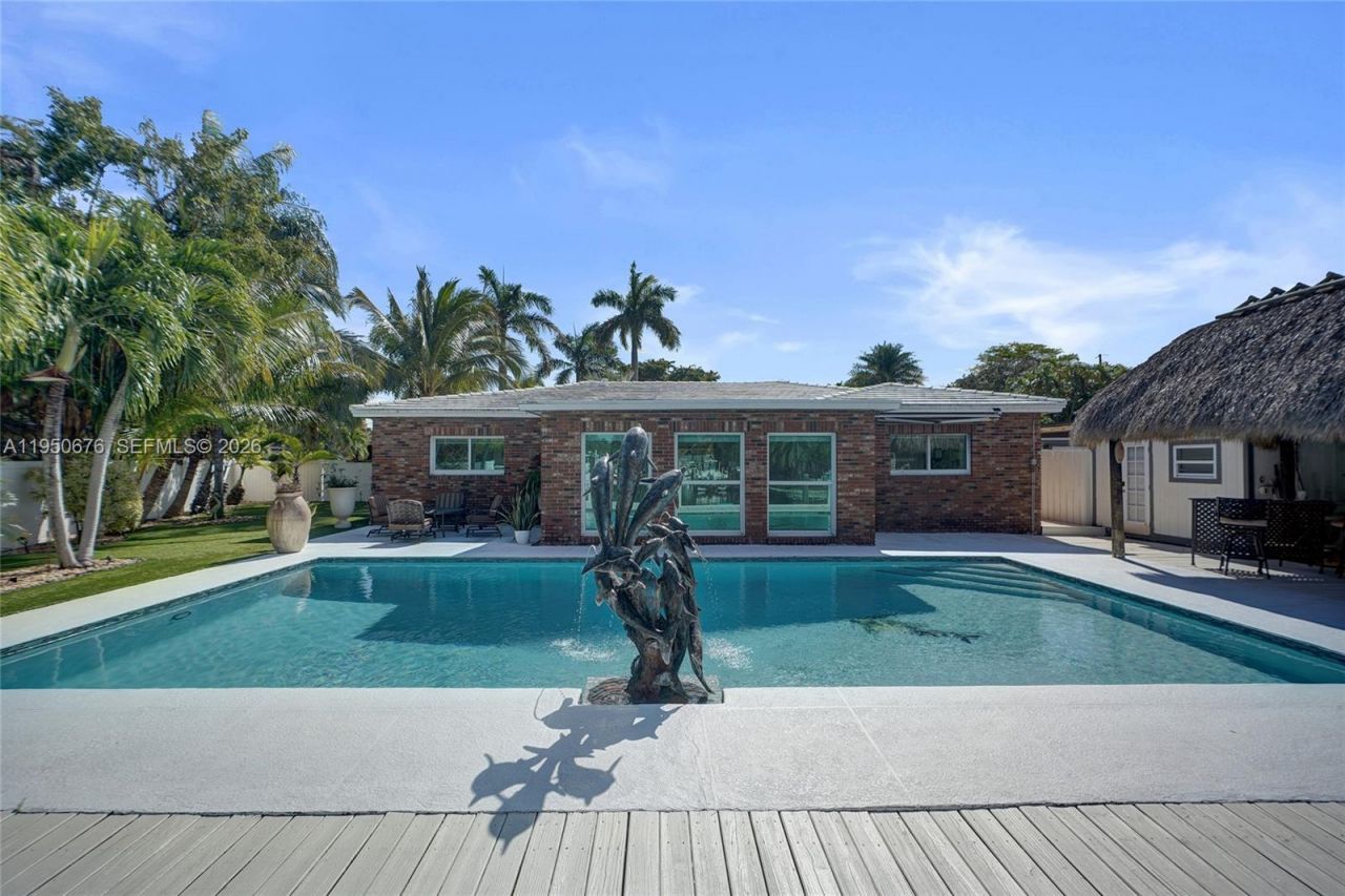 1995 N Hibiscus Dr, North Miami, FL 33181 Photo